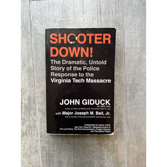 SHOOTER DOWN! - THE DRAMATIC UNTOLD STORY OF THE POLICE By John Giduck & Joseph